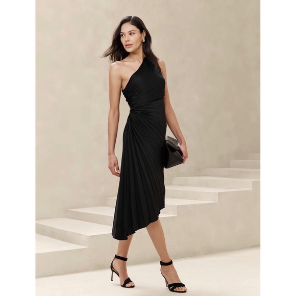 Banana Republic Dresses & Skirts - Banana Republic Black One Shoulder Pleated Midi Dress 888771-01-1 NWT Size 0